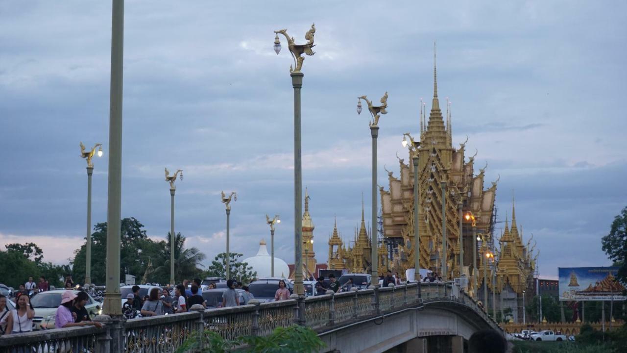 Little Jasmine By The River Phitsanulok Extérieur photo
